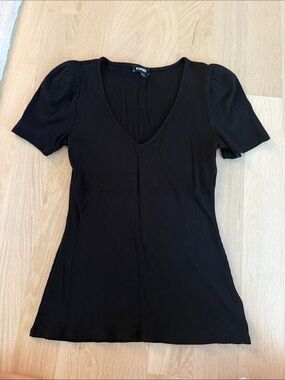 Express Black Ribbed V-Neck Short Sleeve Top with Puff Shoulders